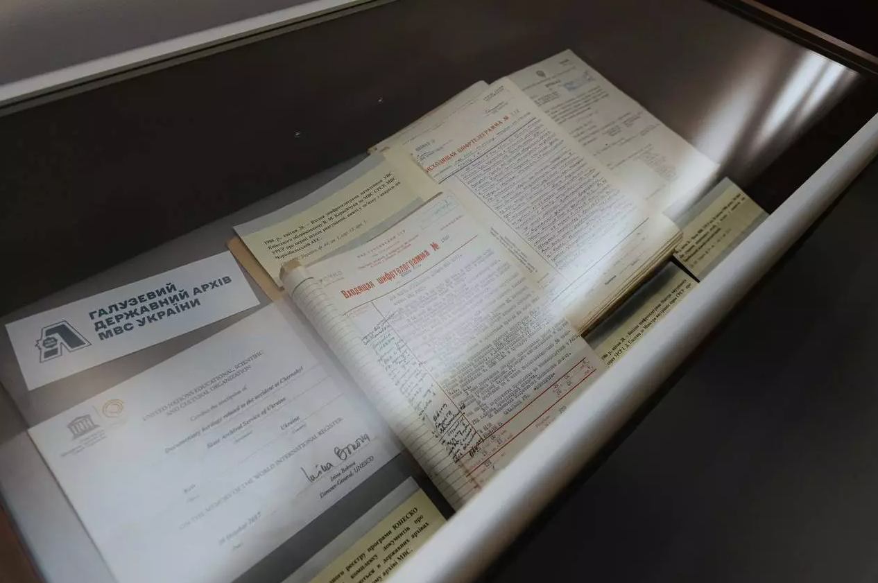 Оновлена експозиція, унікальні документи та інтерактивні простори: Президент України відвідав Національний музей «Чорнобиль» - фото 2