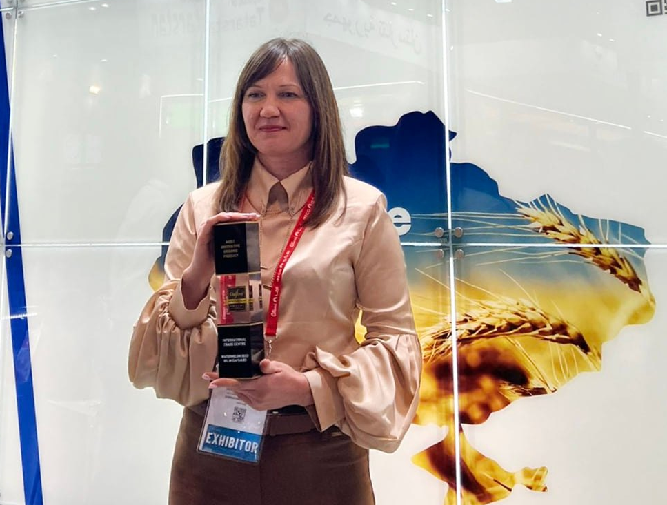 Українці перемогли у конкурсі інновацій у Дубаї, представивши органічний продукт із насіння кавуна - фото 2