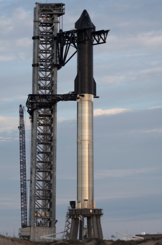 Ілон Маск показав найбільшу ракету у світі: Starship готовий до запуску (ФОТО) - фото 2