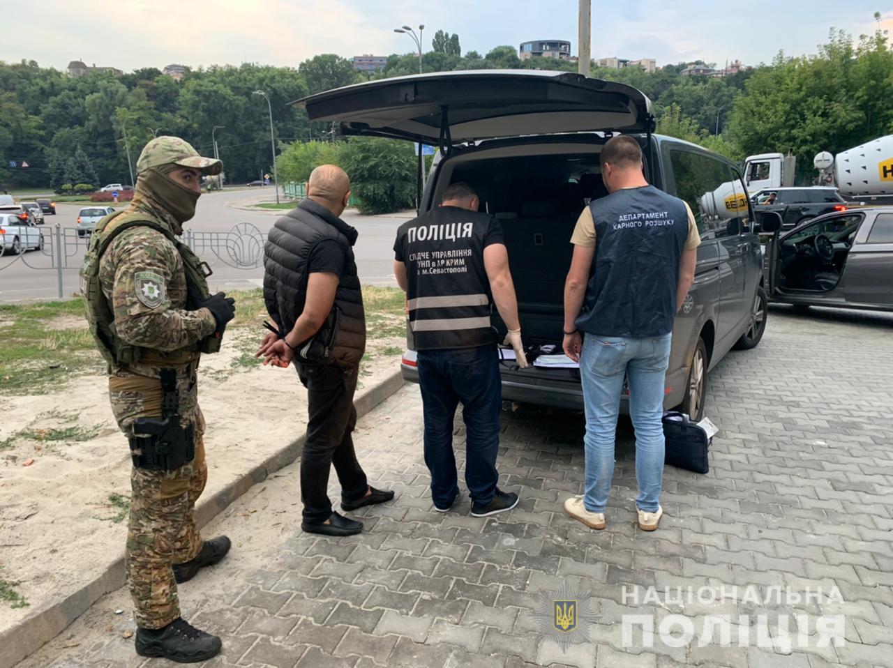 Поліція АР Крим та Департамент карного розшуку НПУ ліквідували міжнародний канал поставки фальшивих доларів. Деталі операції - фото 2