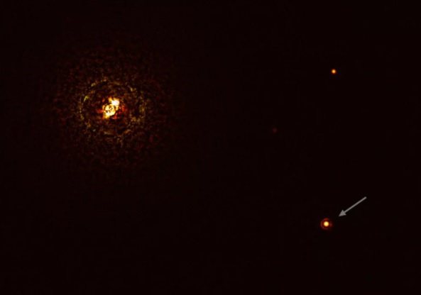 Ученые обнаружили в космосе гигантскую планету: как она выглядит (ФОТО) - фото 3