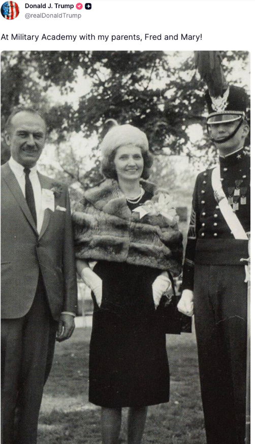 Трамп опубликовал свою фотографию в военной форме и нарвался на критику (ФОТО) - фото 2