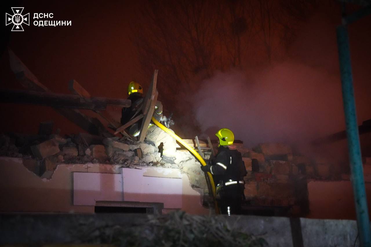 Пожежа в монастирі та потрощені склади: наслідки атаки російських безпілотників на Одесу - фото 2