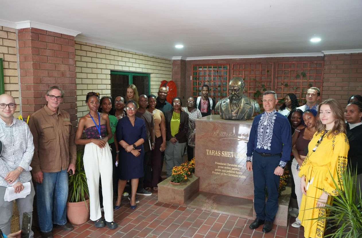 Тарасу Шевченко открыли первый памятник в Африке: как выглядит (ФОТО) - фото 2