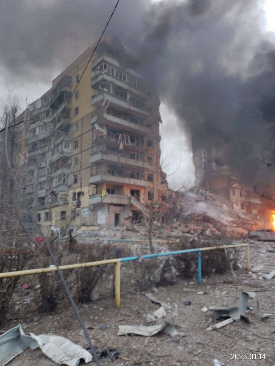 Вместо многоэтажки в Днепре лишь завалы: террор России продолжается - фото 2