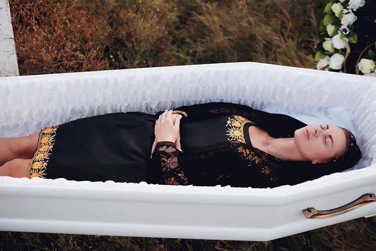 Модели в гробу: необычный показ моды устроили в Днепре - фото 4