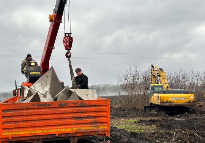 Росіяни показали, як будують ”оборонну лінію” на кордоні з Україною: в очікуванні ”нападу” - фото 2