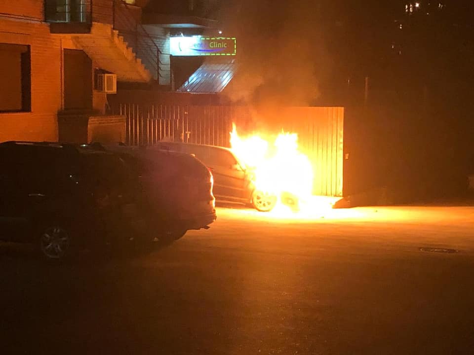 Нардеп Гео Лерос заявив про підпал свого автомобіля (відео) - фото 2