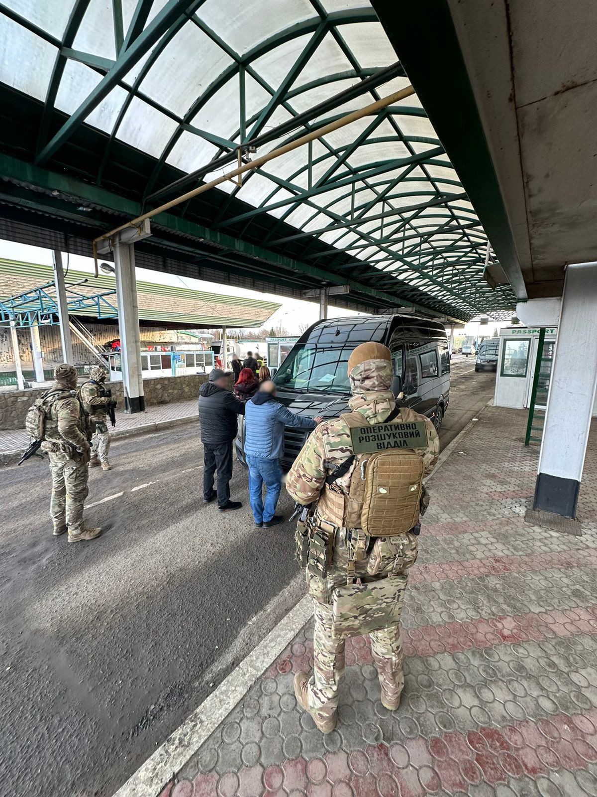 На кордоні затримали автобус з жінками, яких хотіли вивезти за кордон для сексуальної експлуатації - фото 3