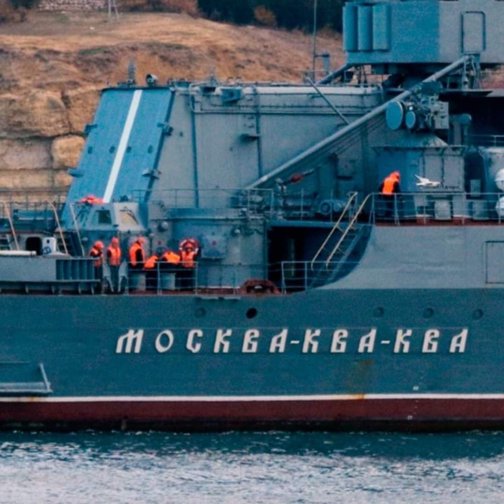 ”Москва-ква-ква”: мережу підірвали меми про потонулий крейсер РФ (ФОТО) - фото 8