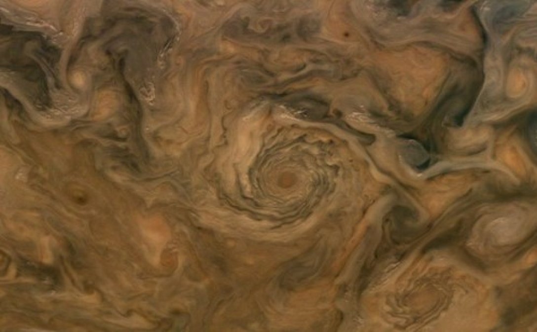 Космічний апарат NASA надіслав на Землю нові фотографії найбільшої планети Сонячної системи (ФОТО) - фото 4