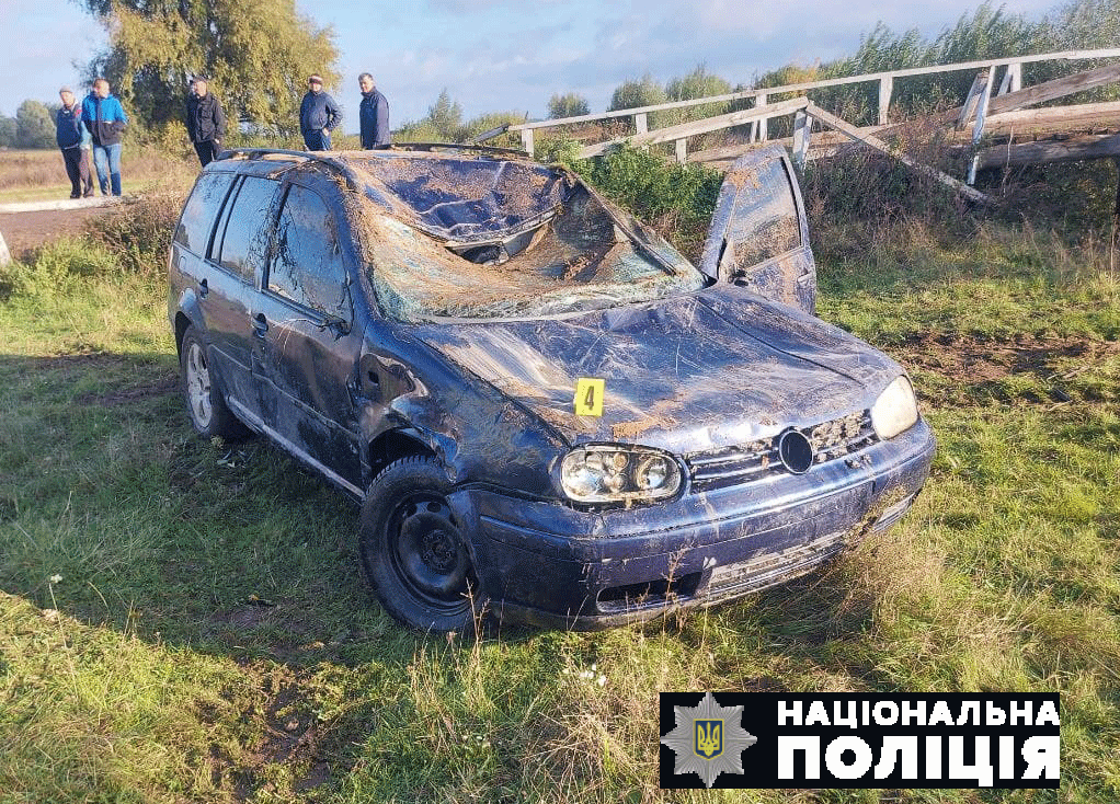 В Ровенской области автомобиль упал в воду: водитель не смог спастись - фото 2