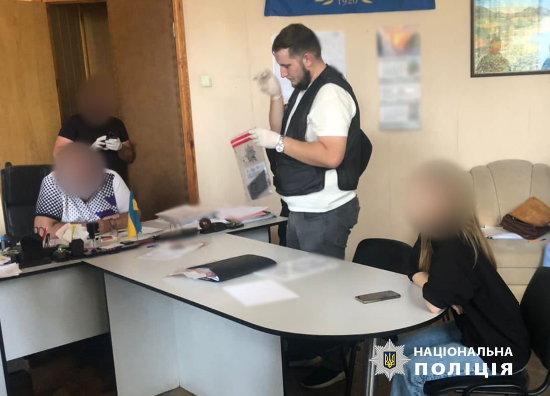 Хочеш навчатись — плати: в Одесі затримали директора коледжу за хабарництво - фото 2