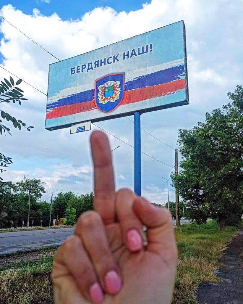 Як Путін готує жителів півдня до «референдуму»: ексклюзивні фото - фото 2