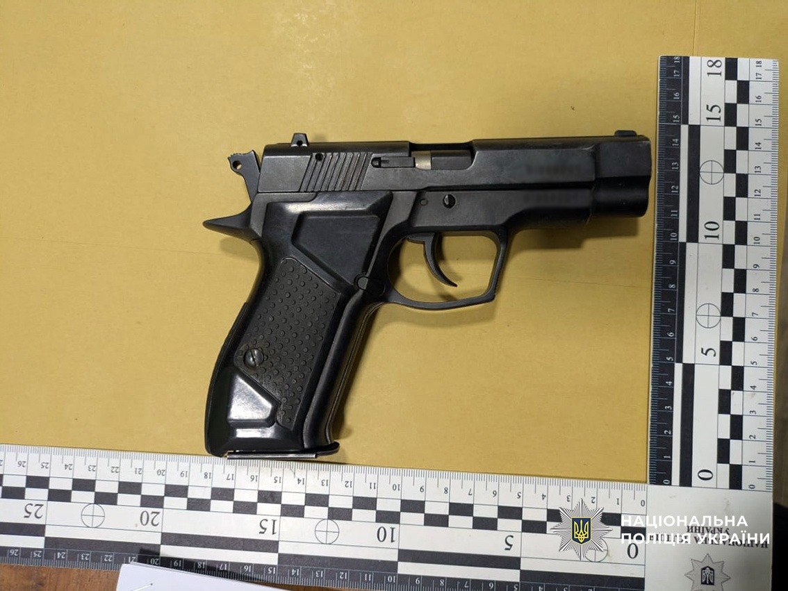 Поліція затримала двох нападників за розбій та викрадення коштів у ветерана ЗСУ - фото 2