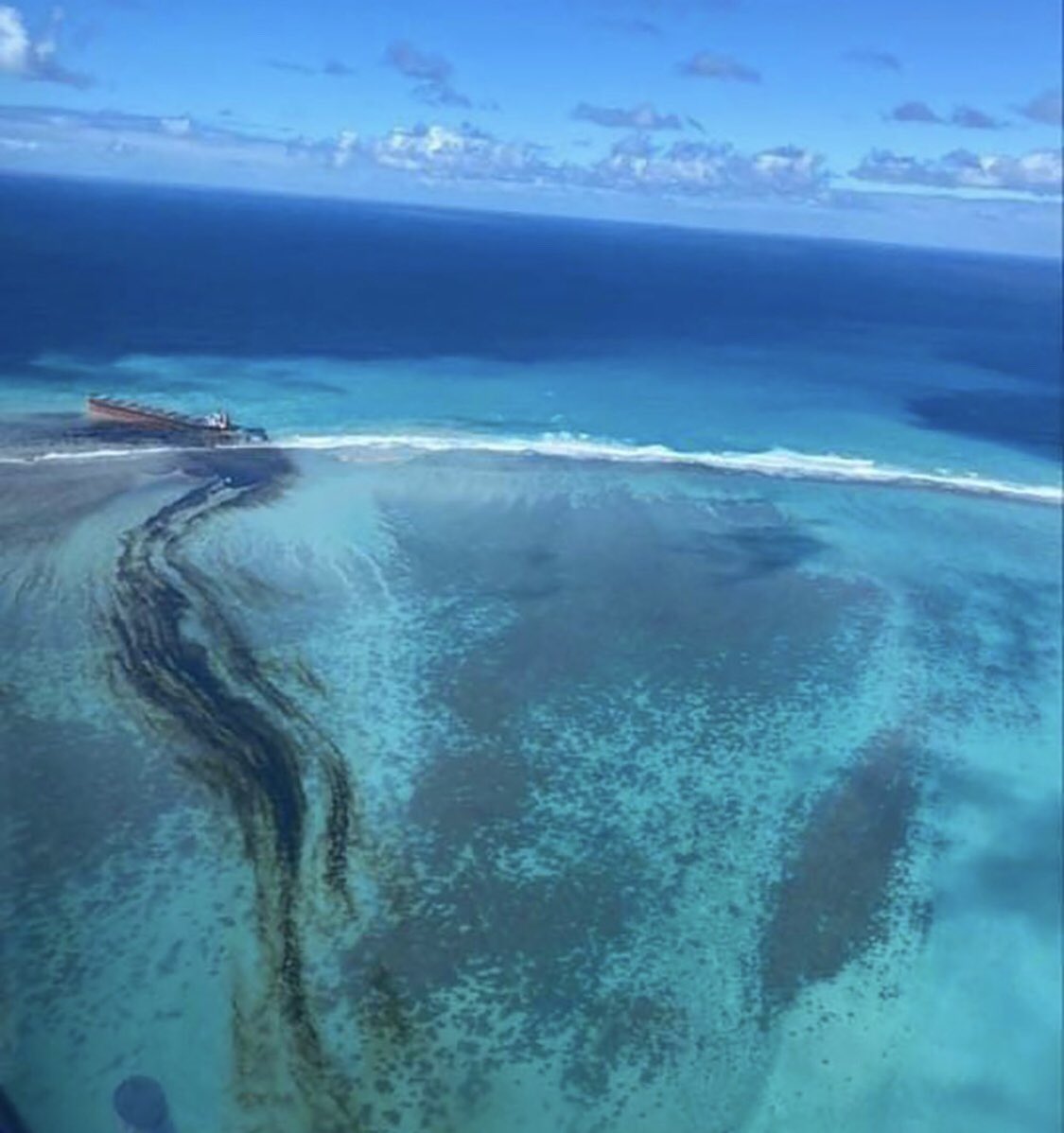 Берега острова Маврикий заливают тонны нефти (ФОТО, ВИДЕО) - фото 4