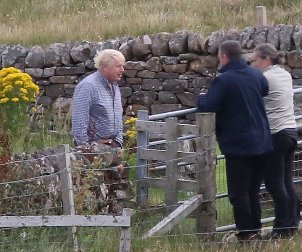 Закон один для всіх: шотландський фермер поставив на місце Боріса Джонсона - фото 2