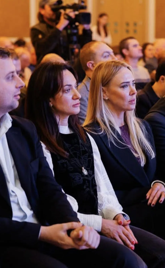 В Днепре сорвалось предвыборное турне Арахамии под ширмой ”прифронтовых городов” - фото 2 В Днепре сорвалось предвыборное турне Арахамии под ширмой ”прифронтовых городов” - фото 2