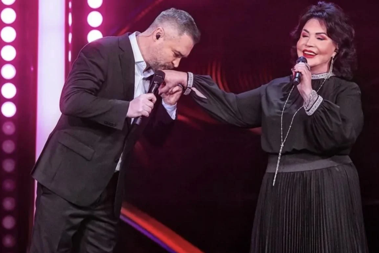 Без зупинки натягує обличчя:  російська співачка стала посміховиськом в мережі (ФОТО) - фото 2