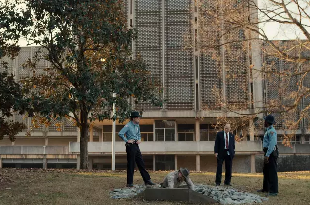 Дівчина загинула під час дослідження ”Лабораторії Гокінса” з серіалу ”Дивні дива” - фото 2