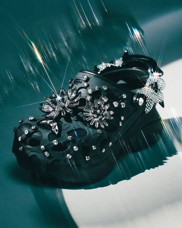 Crocs та Swarovski: Новий рівень розкоші в світі взуття