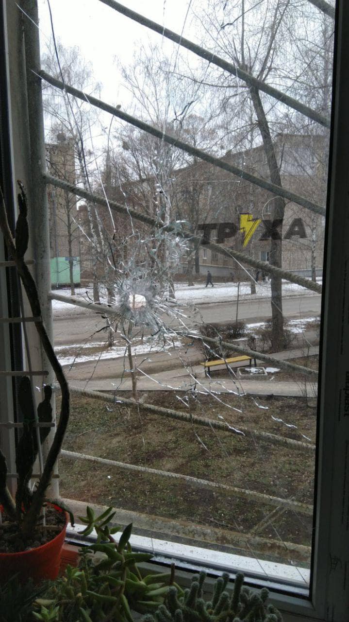 У Харкові снаряд потрапив до житлового будинку: фото наслідків обстрілу - фото 3