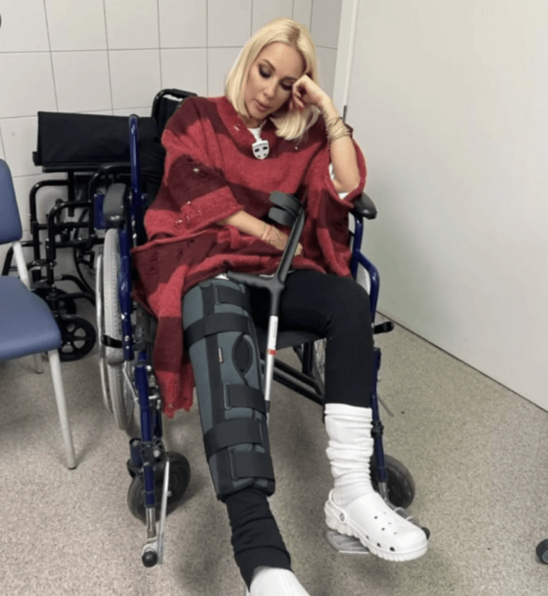  Російська пропагандистка опинилася в інвалідному кріслі (ФОТО) - фото 2
