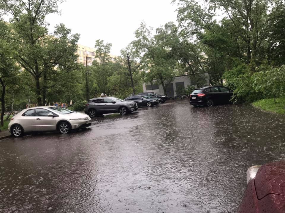 Киев оказался под водой: опубликованы фото и видео последствий сильных дождей в столице - фото 2