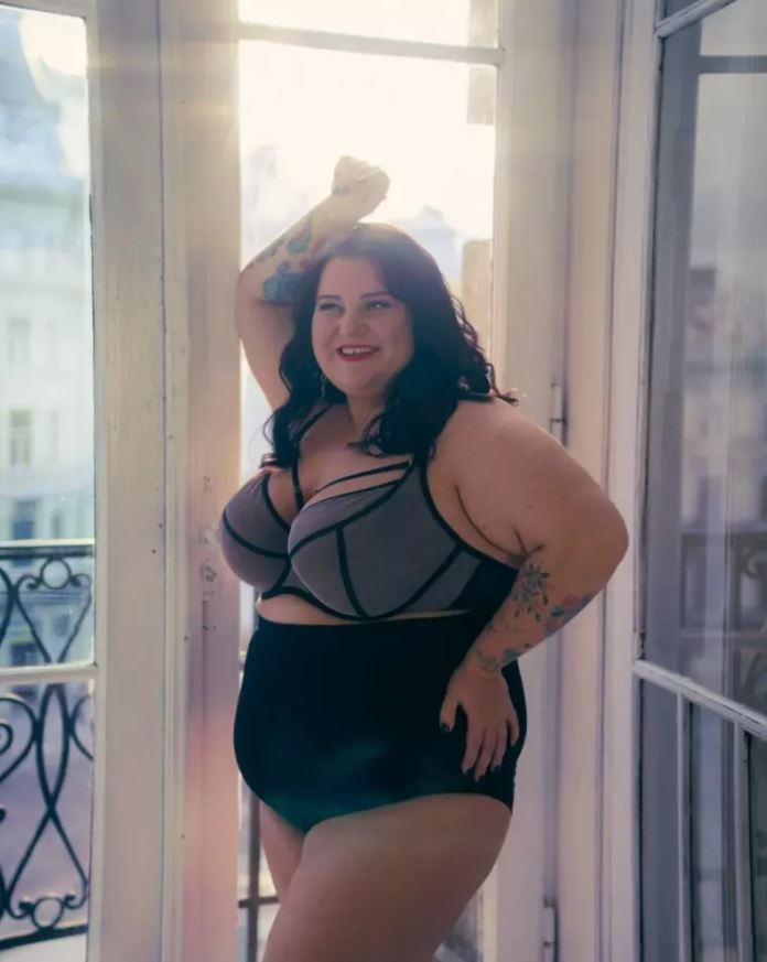 Відома реперка показала оголені фото заради збору на СОУ - фото 2 Відома реперка показала оголені фото заради збору на СОУ - фото 2