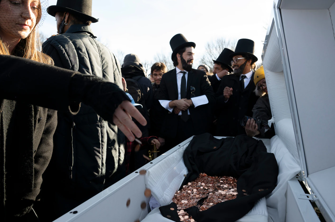 В США провели ”похороны” одноцентовой монеты: почему произошла ”смерть” пенни (ФОТО) - фото 2