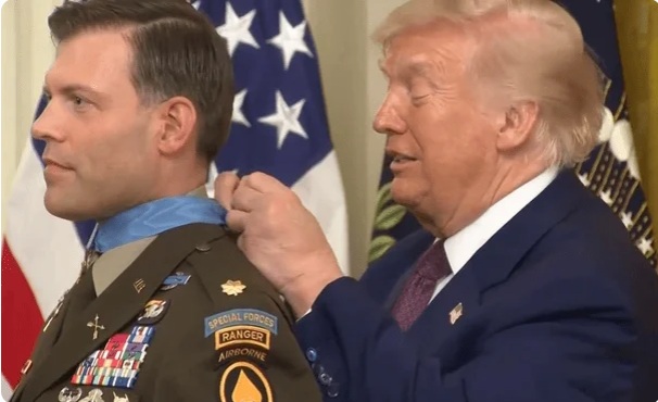 Такого в США еще не было: Трамп жестко оконфузился из-за унижения легендарного ветерана (ФОТО) - фото 2 Такого в США еще не было: Трамп жестко оконфузился из-за унижения легендарного ветерана (ФОТО) - фото 2