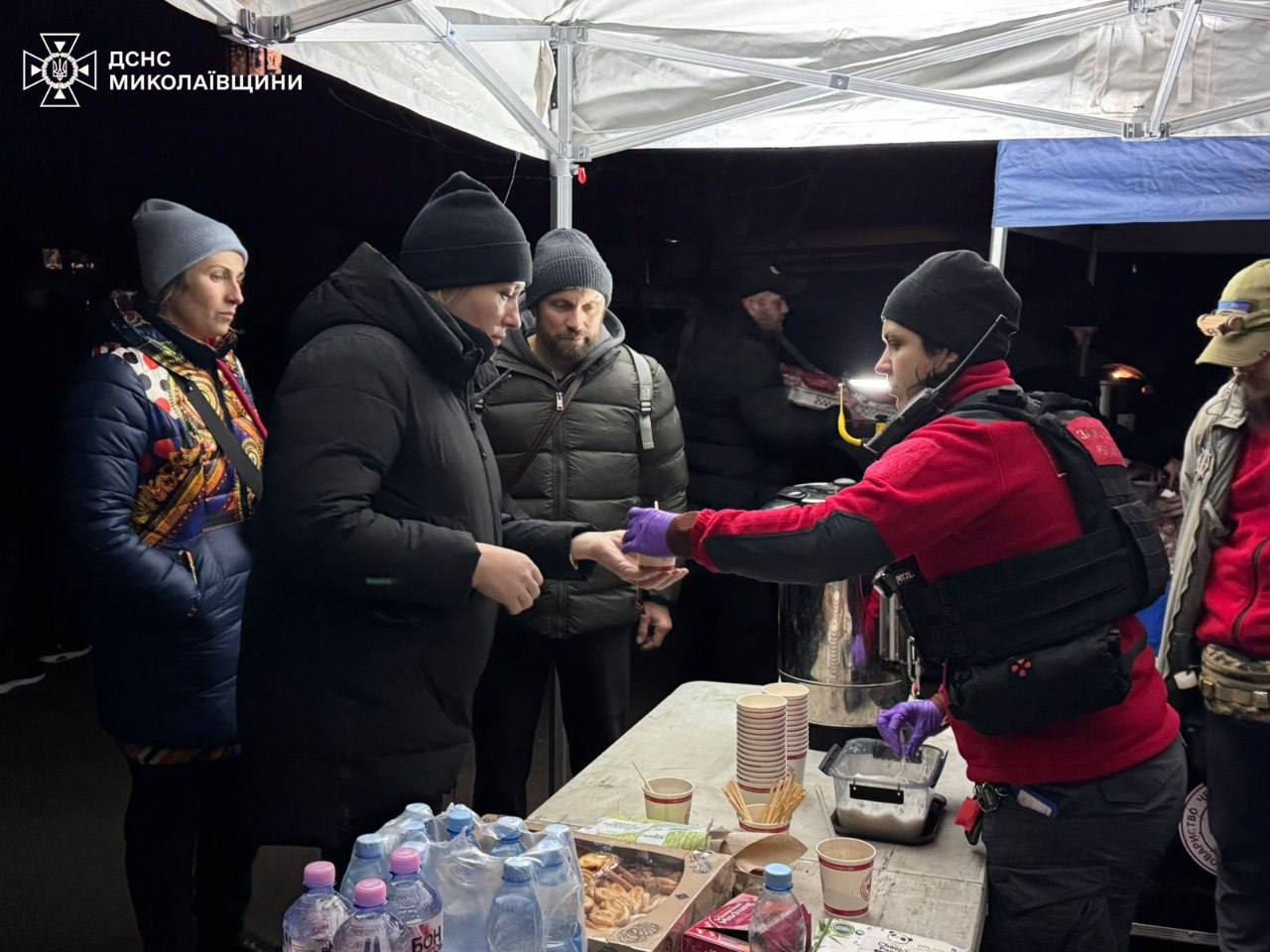 Вибухи та влучання у будинок: понад 200 людей евакуювали з домівок - фото 5