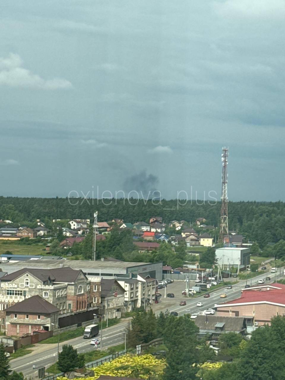 Небо над Москвой закрыли из-за налета десятков неизвестных дронов - фото 2