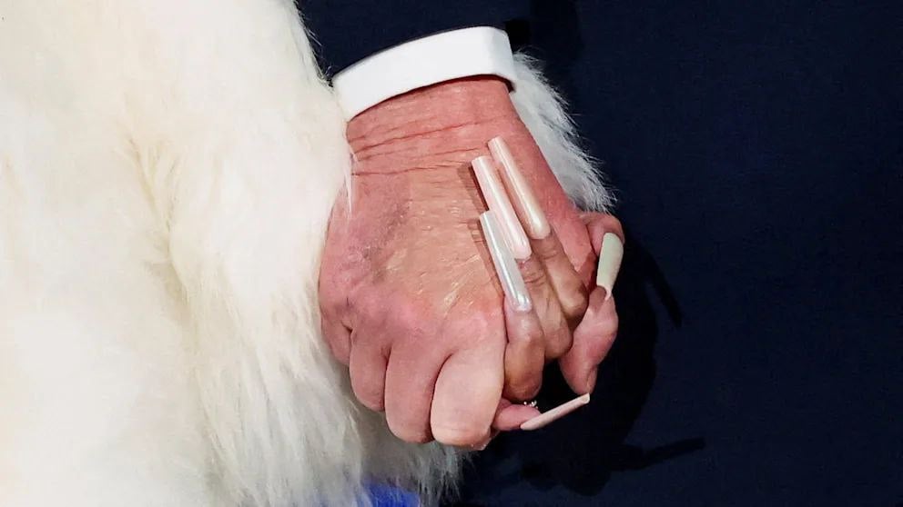 Президент Трамп оценил длинные ногти Ники Минаж и пообещал отрастить такие же - фото 2