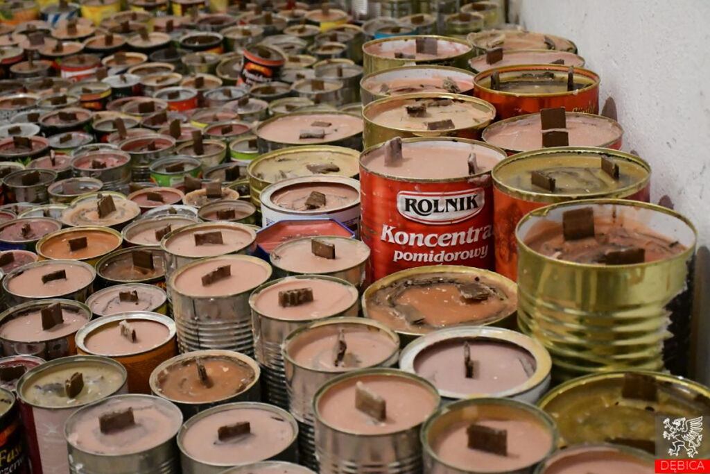Будни польских волонтеров: сбор теплых вещей, мини-цехи по производству свечей и рекордные закупки продуктов - фото 4