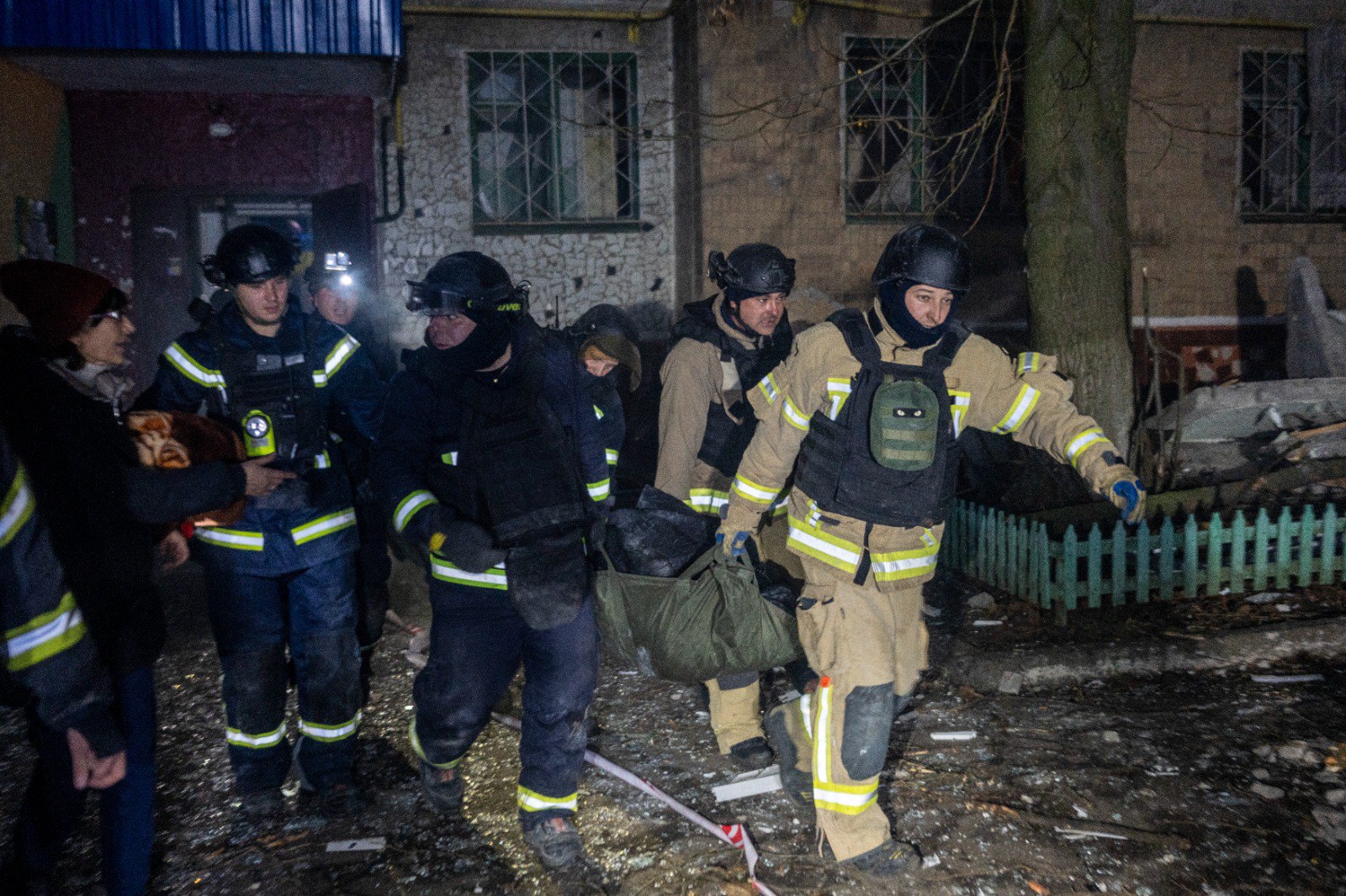 Смертельный удар по Краматорску: загорелась многоэтажка с людьми - фото 2