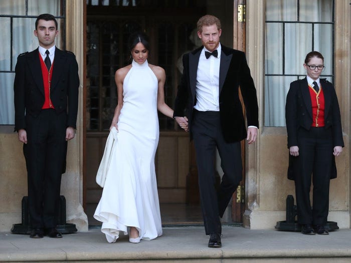 Фотофакт: самые дорогие наряды, которые носили члены британской королевской семьи - фото 15