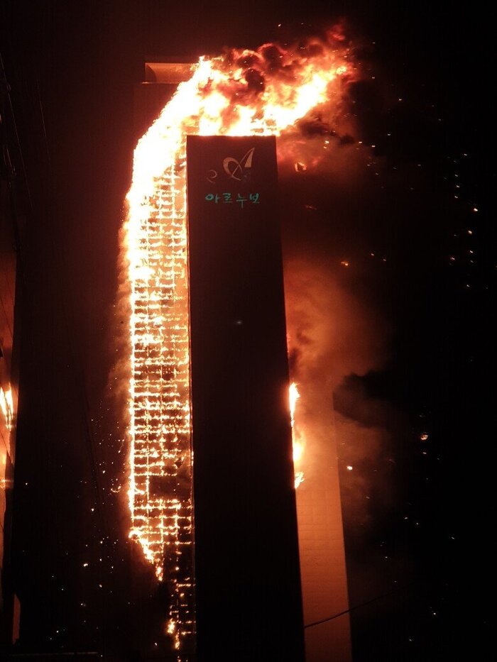 ФОТОФАКТ: В Южной Корее горит 33-этажный дом - фото 2