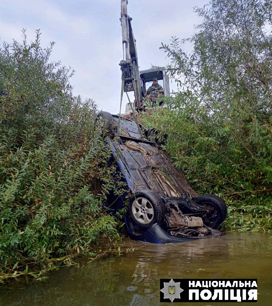 В Ровенской области автомобиль упал в воду: водитель не смог спастись - фото 3