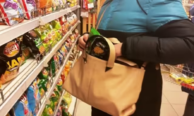 «Две палки колбасы — и пять лет тюрьмы»: во Львовской области мать-одиночку осудили за кражу продуктов - фото 2