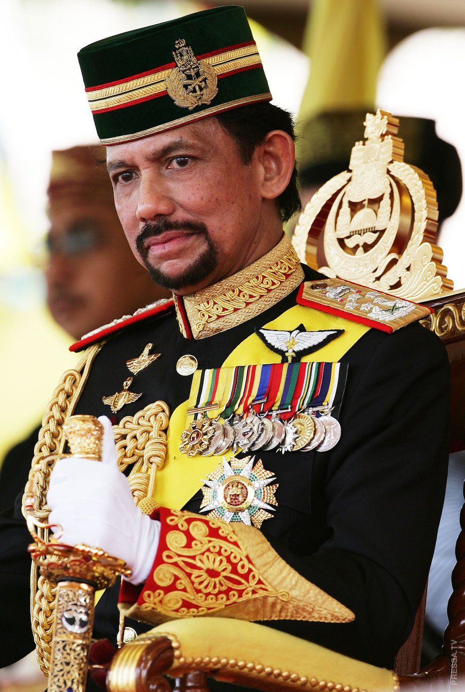 Кто стал самым богатым монархом в мире - опубликован рейтинг (Фото) - фото 3