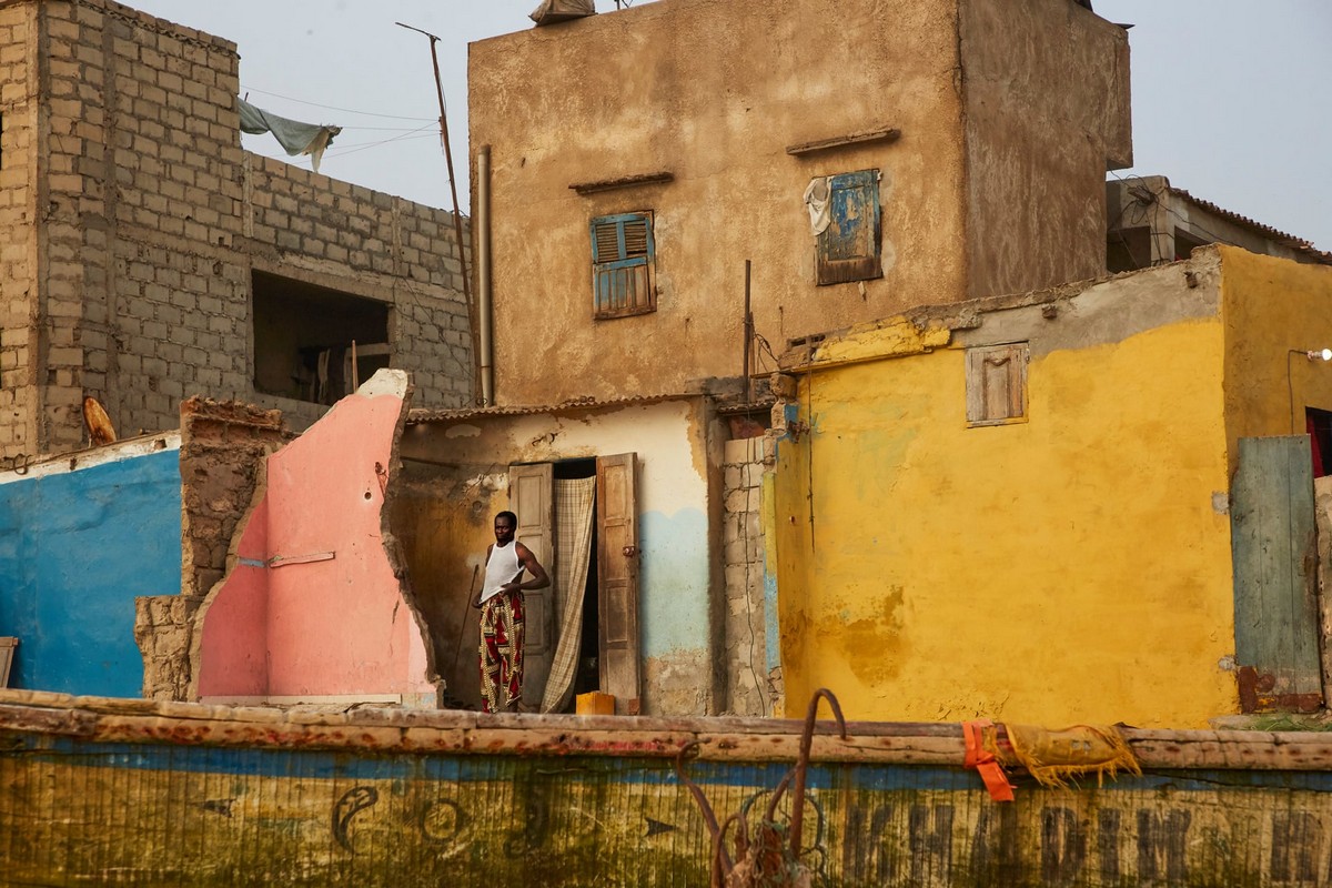 Фоторепортаж: африканский город Сен-Луи поглощается океаном - фото 12