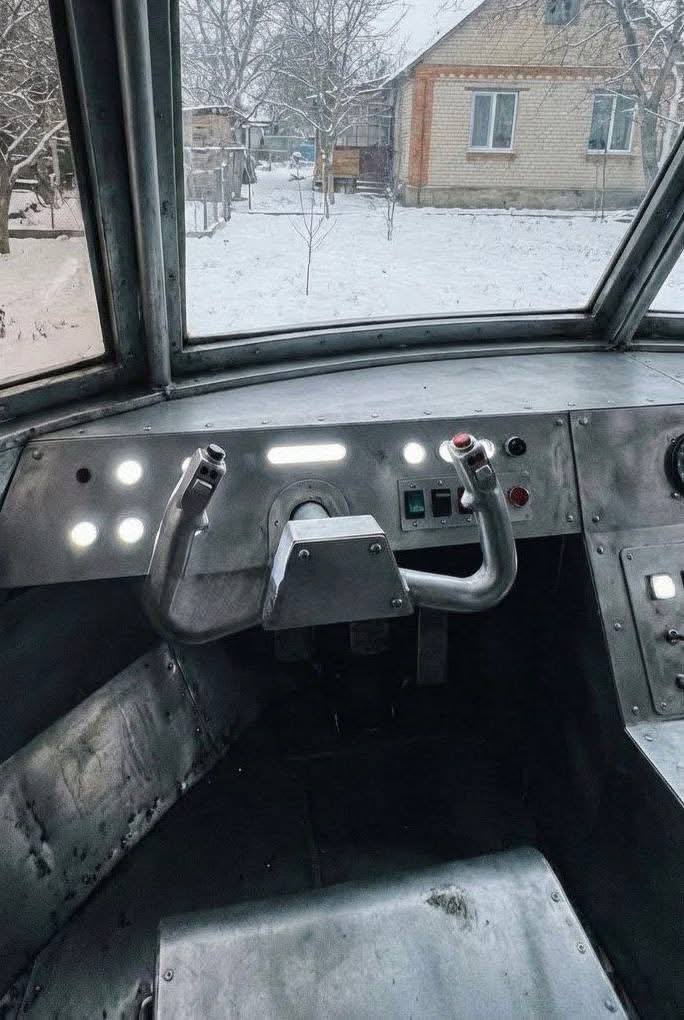 Во Львове выставили на продажу летающую тарелку: сколько стоит НЛО (ФОТО) - фото 2