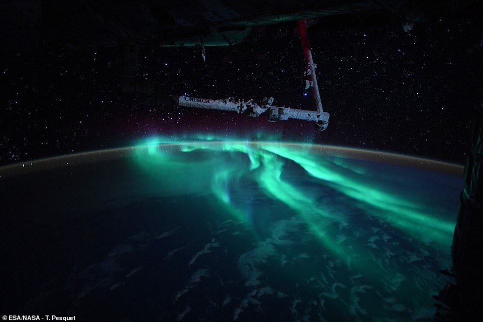 Астронавт на МКС зафільмував полярне сяйво з рідкісним відтінком (ФОТО) - фото 2