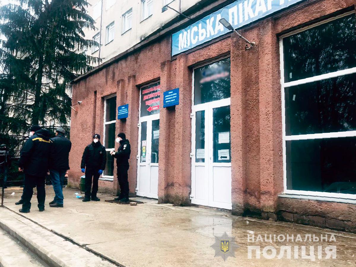 В Черновцах горела больница, где находятся коронавирусные больные: есть жертвы (ФОТО, ВИДЕО) - фото 4