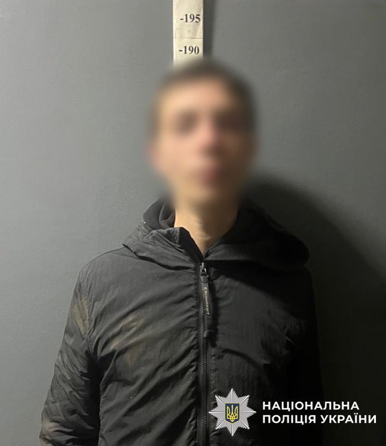 В Киеве мужчина с пистолетом пришел грабить кофейню: поведение баристы впечатляет (ВИДЕО) - фото 2