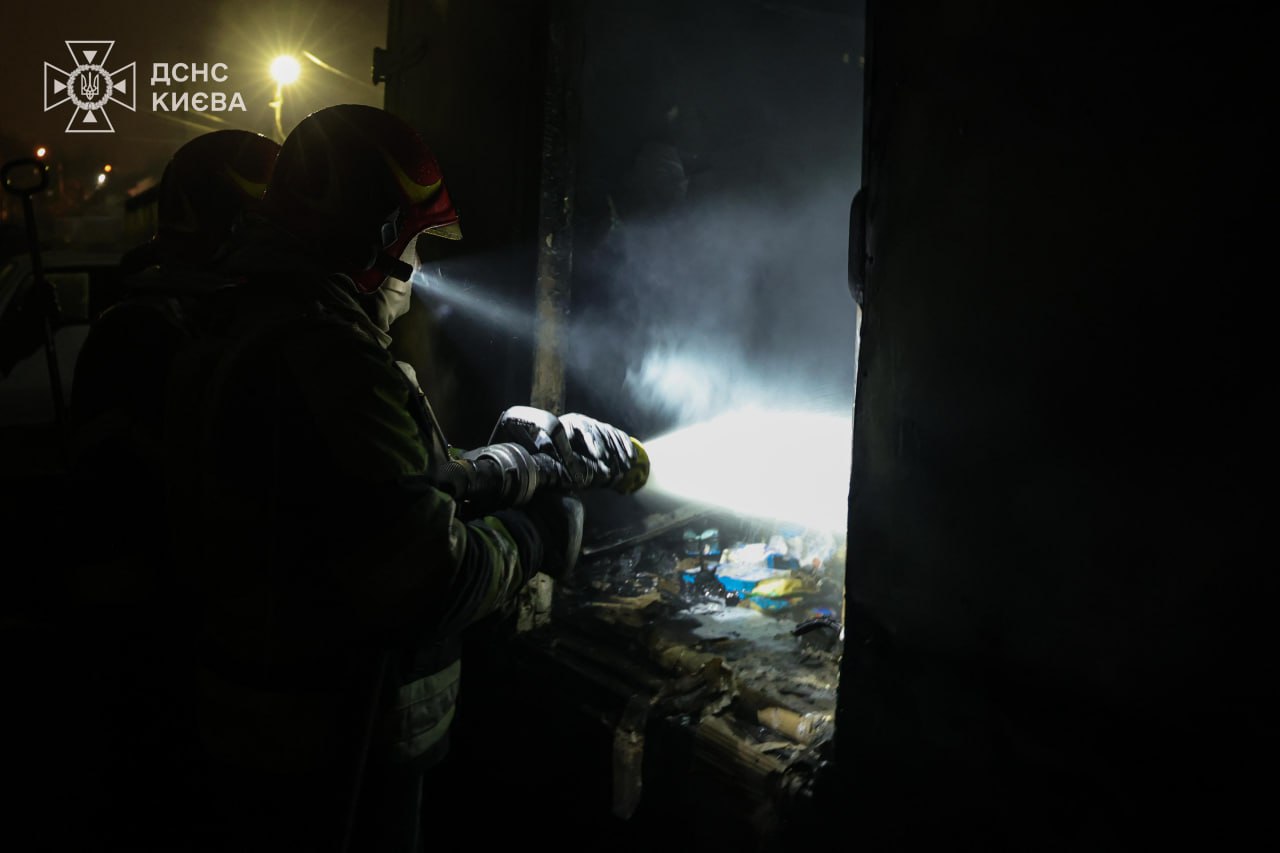 Жуткие фото последствий удара беспилотников по Киеву - фото 2 Жуткие фото последствий удара беспилотников по Киеву - фото 2