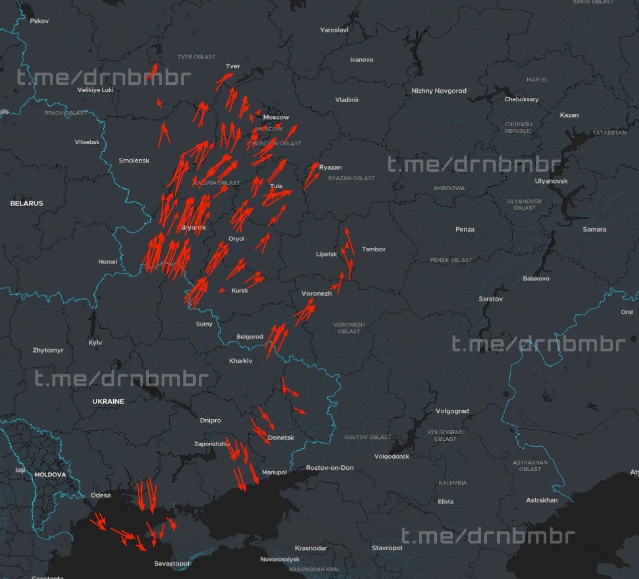 Небо над Москвою затягнуло БПЛА: монітори повідомляють про 300 дронів, у найбільших аеропортах колапс - фото 2