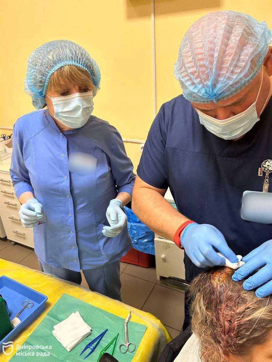 Кров ллється з каталок: лікар Дніпра про смертельний удар по місту - фото 2