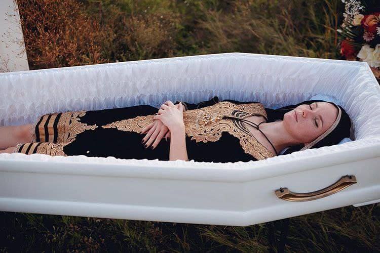 Модели в гробу: необычный показ моды устроили в Днепре - фото 7